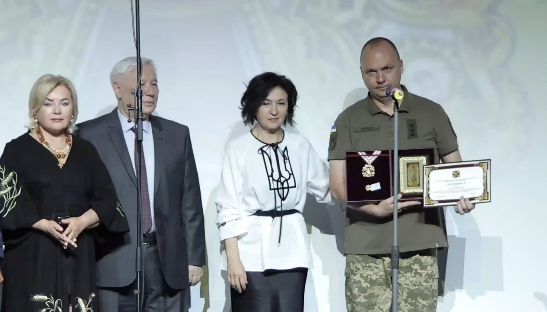 Награждение Юрия Михеева Орденом Святого Пантелеймона 