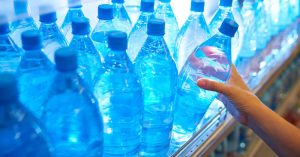 Пляшка води: шкода для здоров’я і планети